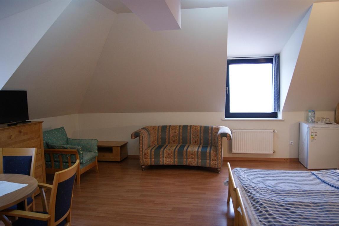 Pan Dom Pracy Tworczej W Wierzbie Wierzba Buitenkant foto